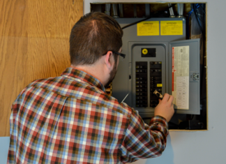 Should Tenants Leave Power On When They Move Out?