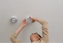 Smoke Detector Still Bips After Battery Replacement; Who Fixes It? Smoke detectors and maintenance of them is often a headache for tenants and landlords so if it bips with new battery who is responsible?
